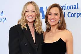 Jennifer Garner Wants a 'Physical Fight' With Judy Greer