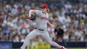 Cincinnati Reds Gain Playoff Momentum with Stellar Pitching and Clutch Hits, Trail Mets by Two Games