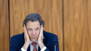 De saída, Haddad deixa legado de mais impostos, mais gastos e dívida explosiva