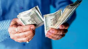 Robert Kiyosaki's Bold Predictions: Is Cash Really King Again?