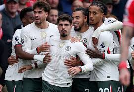 ¡Lluvia de Rojas! Chelsea y River Plate Sufren por Expulsiones