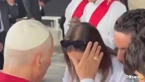 El Papa León XIV bendice a la banda vallisoletana Siloé tras su actuación en Barcelona