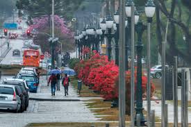Paraná entra em alerta para temporais com chegada de frente fria; veja as regiões afetadas