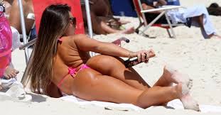 Resultado de imagem para gatas das praias