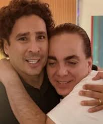 "Ahora eres un rockstar": Cristian Castro sorprende a Guillermo Ochoa en su concierto