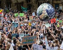 Imagen de People marching for climate action
