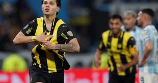 ¡Racing Aplasta a Peñarol! Revancha Épica y Codo Viral de Costas - Imagen ilustrativa del artículo