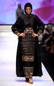 Jakarta Fashion Week 2009: Ida Royani | FashionWindows Network - ida_royani20-285x449