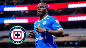 Christian Ebere preocupa a Cruz Azul por sus pocos minutos en el Apertura 2026