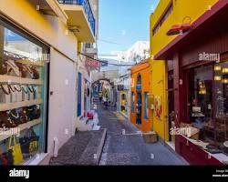 Immagine di Narrow streets in Fira, Santorini