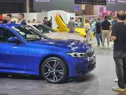 Majority of households owning 2 or more cars in Singapore do not stay in HDB flats