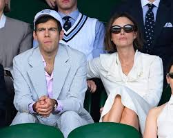 Da Dustin Hoffman a Keira Knightley: le star a Wimbledon per la semifinale Sinner-Djokovic