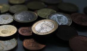 Notícia sobre novo salário mínimo de R$ 1.717 anima brasileiros