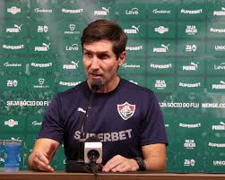Auxiliar de Zubeldía explica ausência de Lucho e Hércules entre titulares do Fluminense: "Sobrecarga"