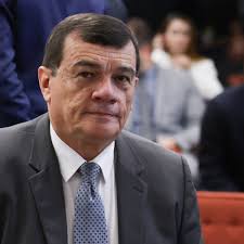 Moraes autoriza ex-ministro Paulo Sérgio Nogueira a fazer curso superior em EAD