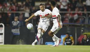Atuações do São Paulo: veja quem foi bem e quem foi mal na vitória sobre o Inter