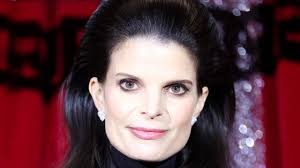 Athina Onassis, una rara apparizione alla Bridal Fashion Week: il rosso fuoco più discreto di tutti