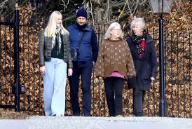 Kronprinsesse Mette-Marits luksuriøse skjerf til svimlende pris