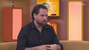 Eliminado do BBB 26, Brigido tem incoerência apontada por Ceci Ribeiro