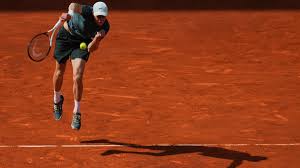 Jannik Sinner gana por inercia y alarga su racha en los Masters 1000