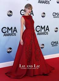 Resultado de imagem para look da taylor swifter 2017