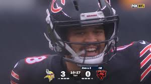 Bears QB Caleb Williams carted into locker room with apparent injury vs. Vikings