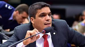“Não acredito que esse cara seja o Lula”, diz Daciolo sobre condições físicas do petista
