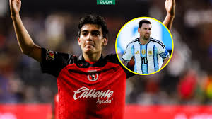 Abreu compara a Gilberto Mora con Messi y Maradona: "Son fenómenos"