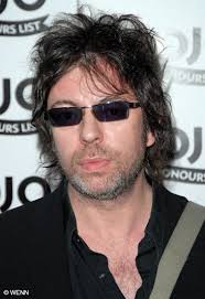 Echo and the Bunnymen&#39;s Ian McCulloch has once again singled out U2 for a tongue-lashing, branding the Irish megastars&#39; music as &quot;flag-waving&quot; and &quot;immature ... - Ian_McCulloch_001_221008