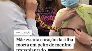 Mãe escuta coração da filha morta em peito de menino transplantado