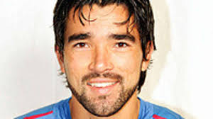 ... Deco made his name as a player in Portugal before coming to Barça. His coach at the Catalan club, Frank Rijkaard, said that Deco was the barometer of ... - Deco_11.v1307631642