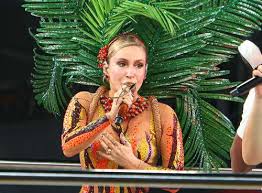 'É uma artista polêmica', reconhecem fãs de Claudia Leitte