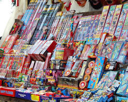 Imagine cu store shelf with various types of sparklers
