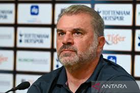 Van de Ven pertanyakan keputusan Tottenham pecat Ange Postecoglou