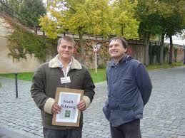 Sergej Schwebel (links) führte Einheimische durch seine neue ...