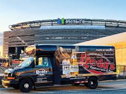 Where to eat near MetLife Stadium before or after Jets and Giants games