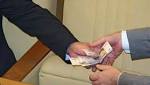 الرقابه الإدارية تضبط رئيس لجنة