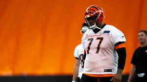 Trent Brown, Bengals offensive tackle, injures knee vs Commanders on Monday 
Night Football