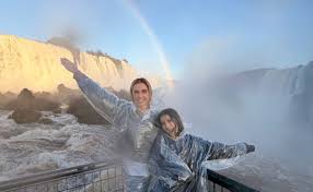 Deborah Secco curte férias com a filha em hotel luxuoso no Paraná e se encanta com Cataratas: “Senti a presença de Deus”
