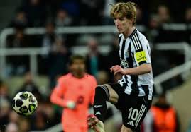 Howe clarifies Gordon’s absence in the game against Barcelona and criticizes pressure from experts