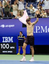 Zverev bate recordes em "prova de resistência" para chegar à terceira rodada do US Open; entenda