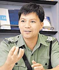 Sergeant Mr Chung Tin-chee: glad the incident ended peacefully - n07e