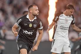 Negociação entre Corinthians e Botafogo por Arthur Cabral trava em questões financeiras