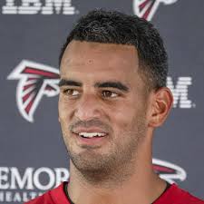 Marcus Mariota Gets checked for concussion