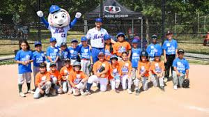 Brandon Nimmo Gives Back to Queens Little Leaguers