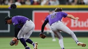 Karros exits after infield collision with Tovar