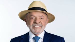 Lula escolhe foto com chapéu para urna eletrônica em 2026