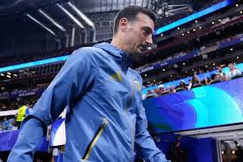 Seleccionador argentino Lionel Scaloni arranca a llorar y abandona la entrevista debido a la emoción