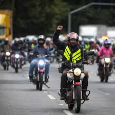 Vendas de motos superam as de carros puxadas por mulheres, jovens e apps