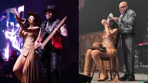 A.B. Quintanilla dedicó emotiva carta y coronó a Cazzu durante su concierto en EEUU: “Esto recién comienza para ti”